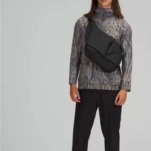 Lululemon Lab Expandable Bag